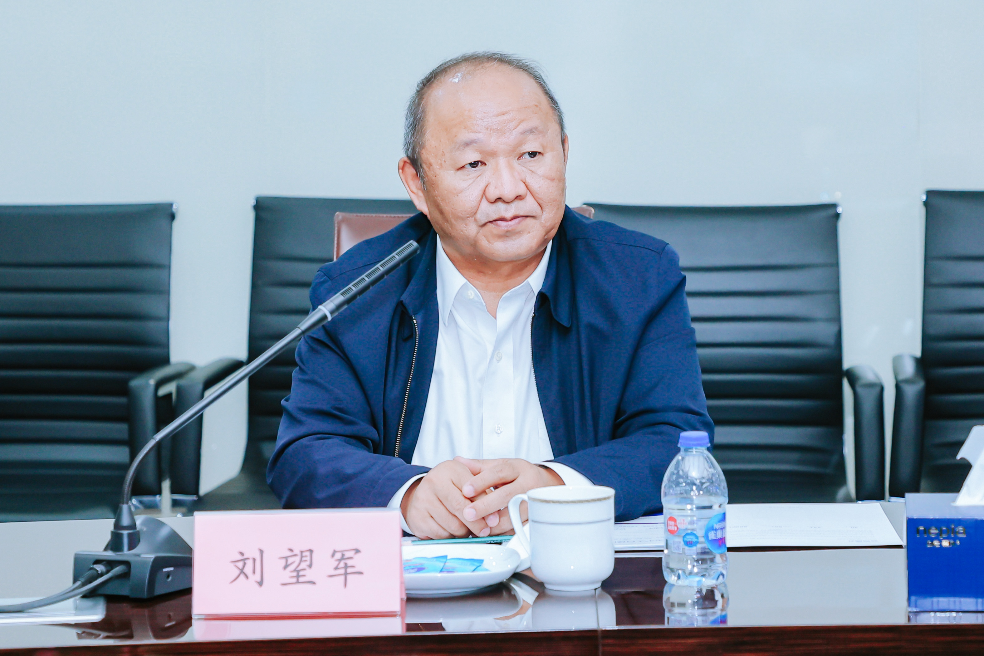 中國(guó)石化領(lǐng)導(dǎo)劉會(huì)友、張建闊一行蒞臨神開(kāi)參觀考察(圖6)
